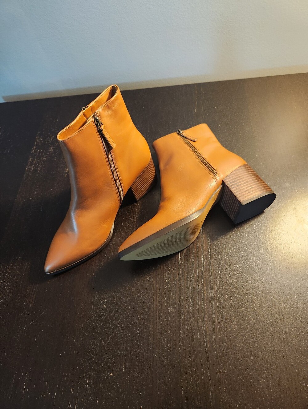 Lina Paolo Women's Tan Leather Block Heel Ankle Boots. NWOB. Stickers Removed